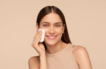 Clean Skin Starts Here: Smart Makeup Removal Skincare Tips