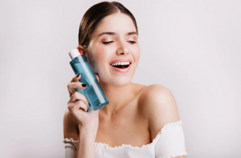Toner vs Serum: What’s the Difference in Skincare Routine?